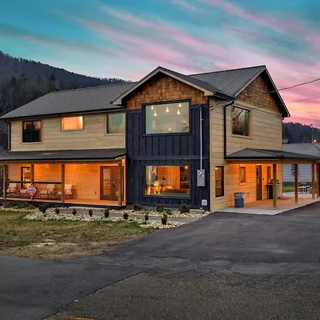 Honeybear Hideaways - Luxury Cozy Cabin With Theater, Game Room And Hot Tub